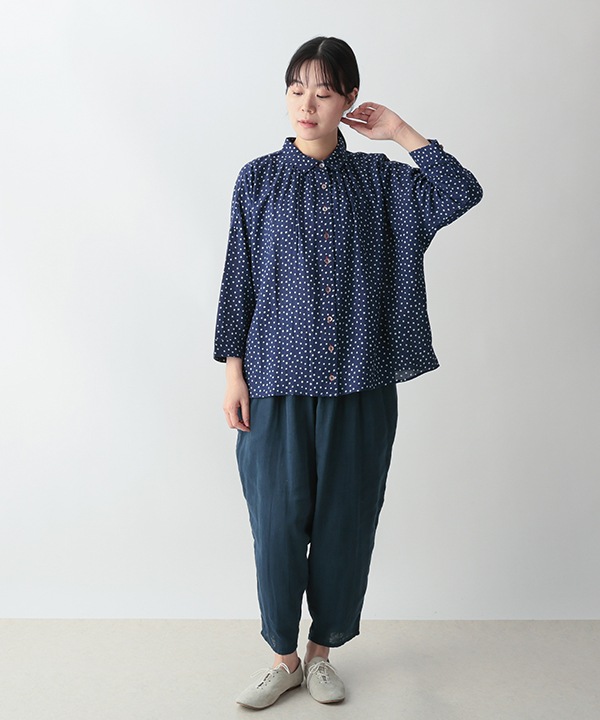 小さなポルカドット・ブロックプリント・綿麻レーヨンギャザーブラウス 25W418