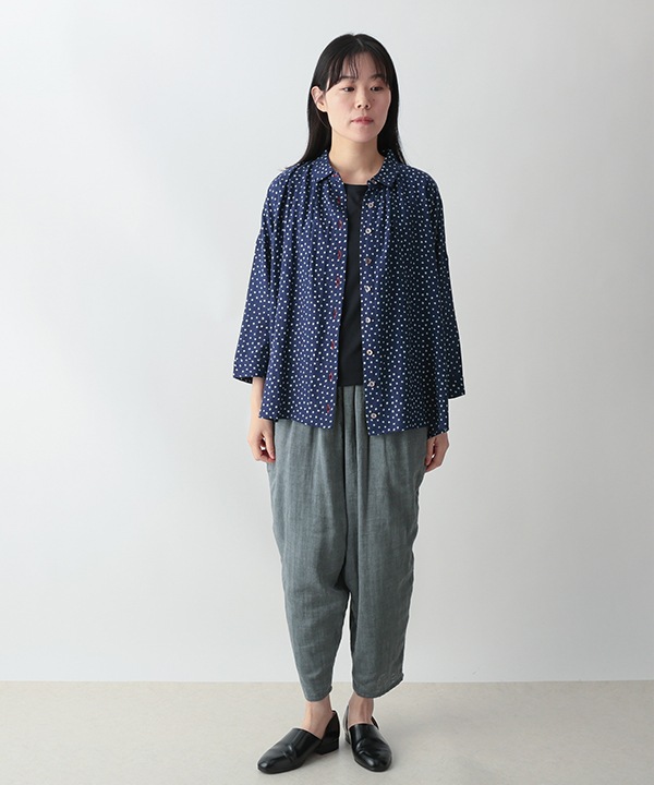 小さなポルカドット・ブロックプリント・綿麻レーヨンギャザーブラウス 25W418