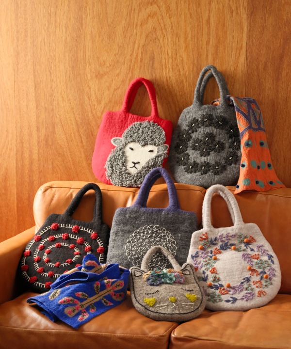 刺繍フェルトバッグ H26W358