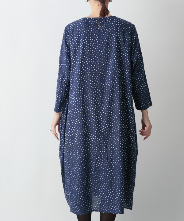 小さなポルカドット・ブロックプリント・綿麻レーヨンコクーンワンピース 25W419
