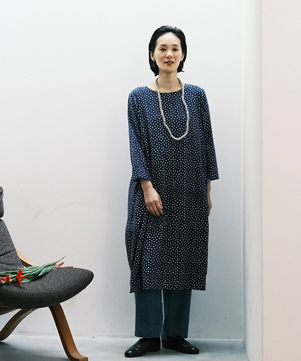 小さなポルカドット・ブロックプリント・綿麻レーヨンコクーンワンピース 25W419