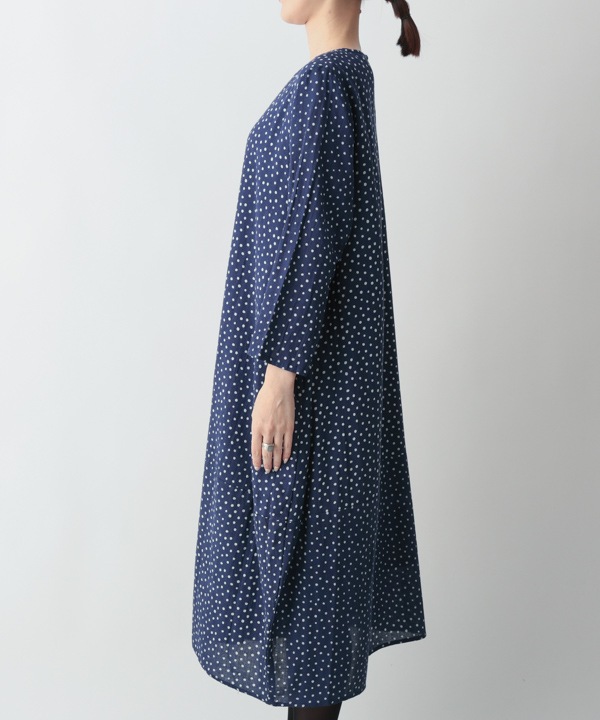 小さなポルカドット・ブロックプリント・綿麻レーヨンコクーンワンピース 25W419