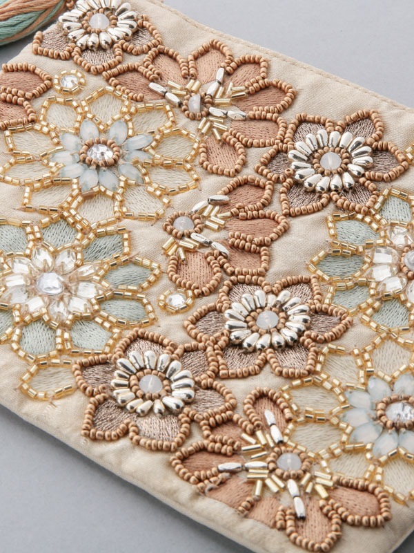 【さらに値下げしました】手刺繍ビジュー＆ビーズ刺繍フラットシューズ 1c0e468c46ba077fd8447a2f70c35f