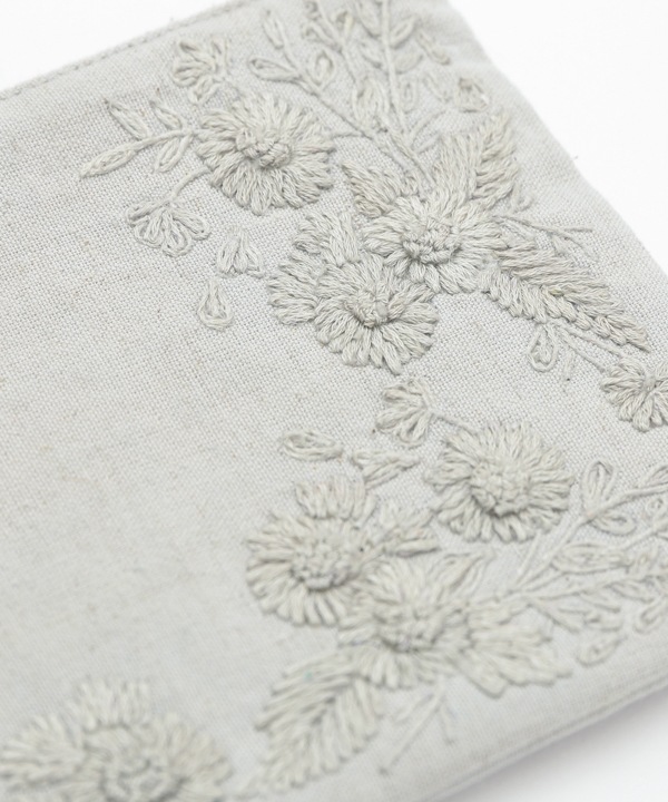 モノトーン花刺繍 ポーチ M42-2697