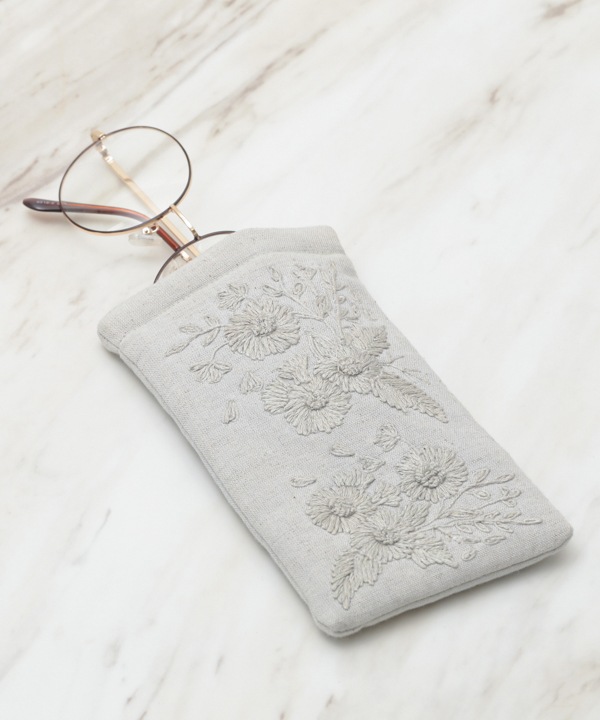 モノトーン花刺繍 メガネケース M42-2698