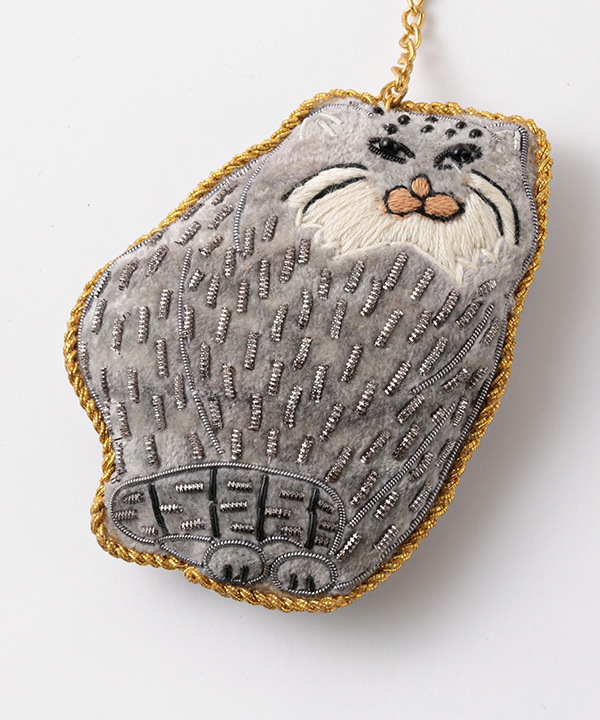 ザリ刺繍 マヌルネコ バッグチャーム（キーホルダー） M21-2852