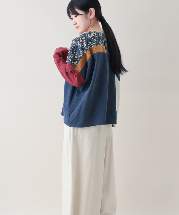 コーデュロイとプリント生地のパッチワークブラウス 25W431MX