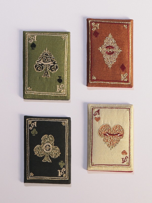 トランプ刺繍 ハンドミラー（4カラー） M42-2093