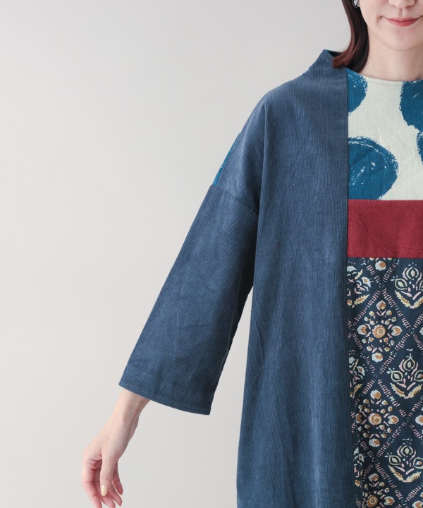 コーデュロイとプリント生地のパッチワークオフボトルネック・ワンピース 25W432MX