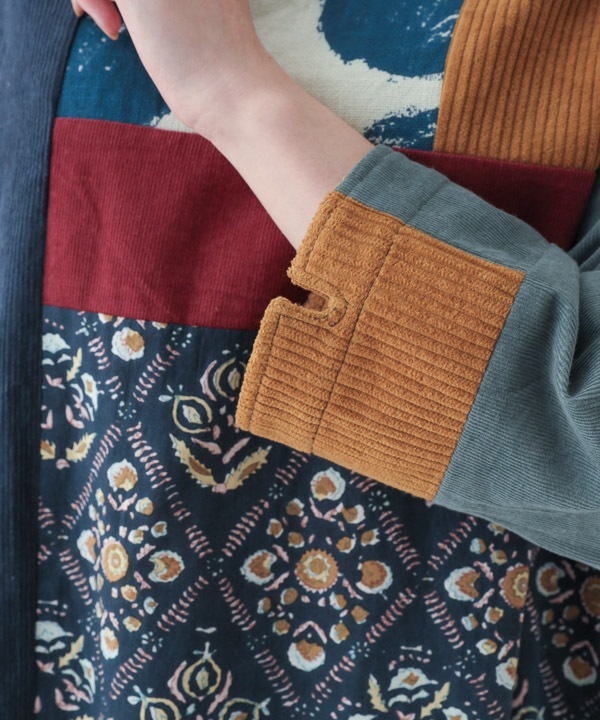 コーデュロイとプリント生地のパッチワークオフボトルネック・ワンピース 25W432MX