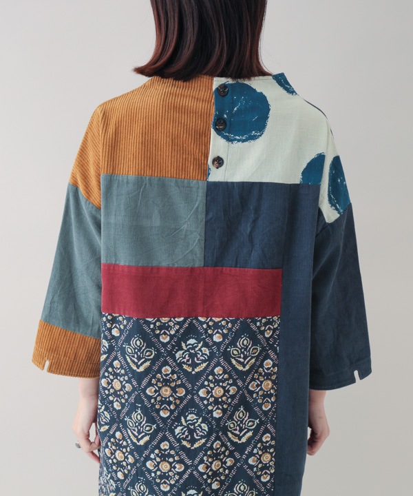 コーデュロイとプリント生地のパッチワークオフボトルネック・ワンピース 25W432MX