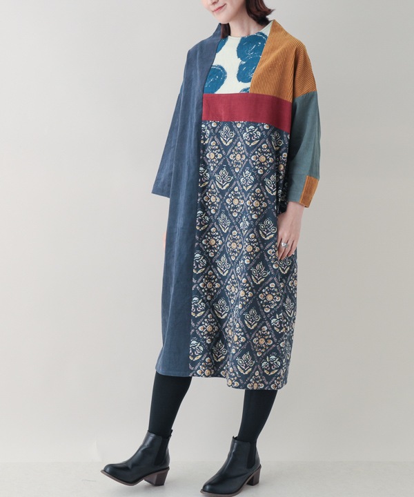 コーデュロイとプリント生地のパッチワークオフボトルネック・ワンピース 25W432MX