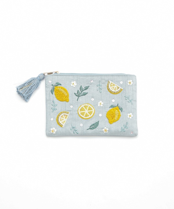 フルーツ刺繍（イチゴ・レモン）ポーチS M42-2704 【2月上旬頃入荷予定】