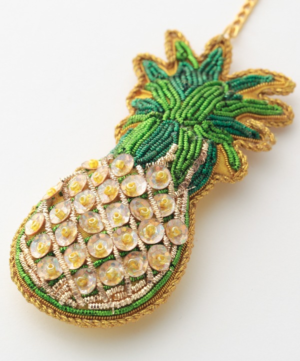 ザリ刺繍 パイナップル バッグチャーム（キーホルダー）  M21-2747