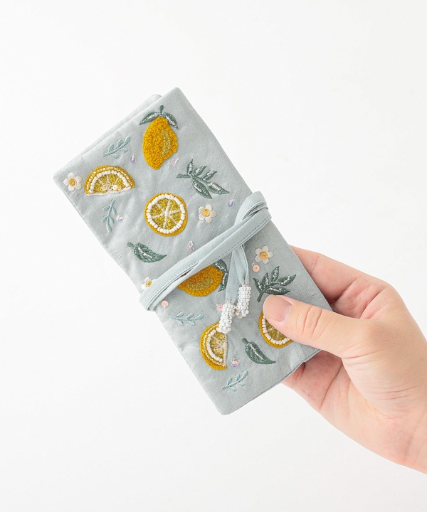 フルーツ刺繍（イチゴ・レモン）アクセサリーケース M42-2706