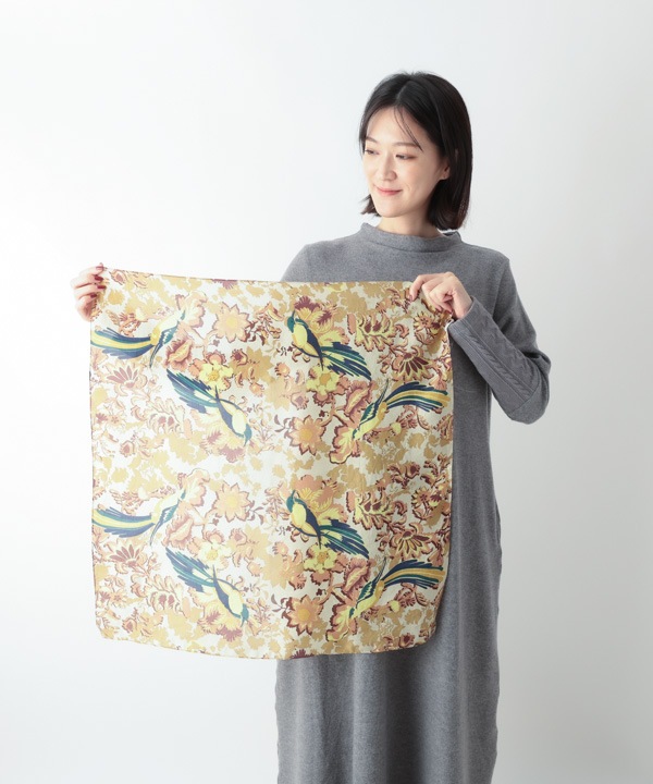 シルク100％ 花鳥柄スカーフ B25W052