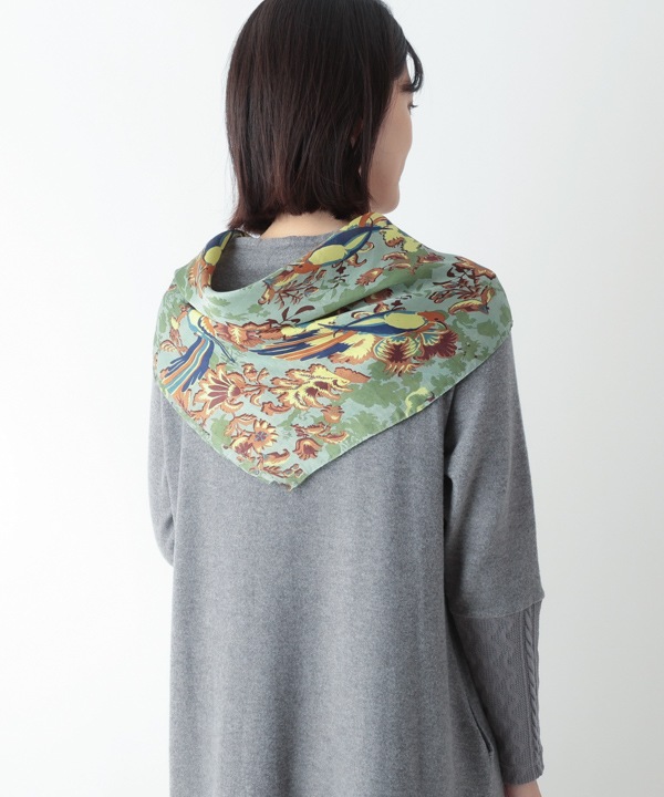 シルク100％ 花鳥柄スカーフ B25W052