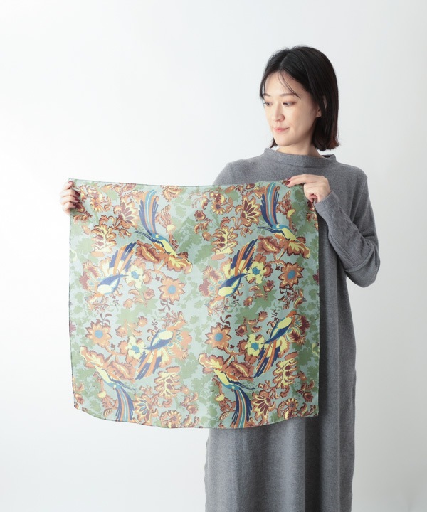 シルク100％ 花鳥柄スカーフ B25W052