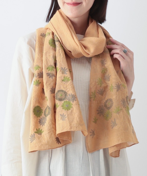 ウール100％ 花柄刺繍ショール B25W054