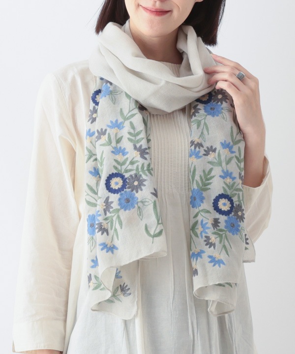 ウール100％ 花柄刺繍ショール B25W054