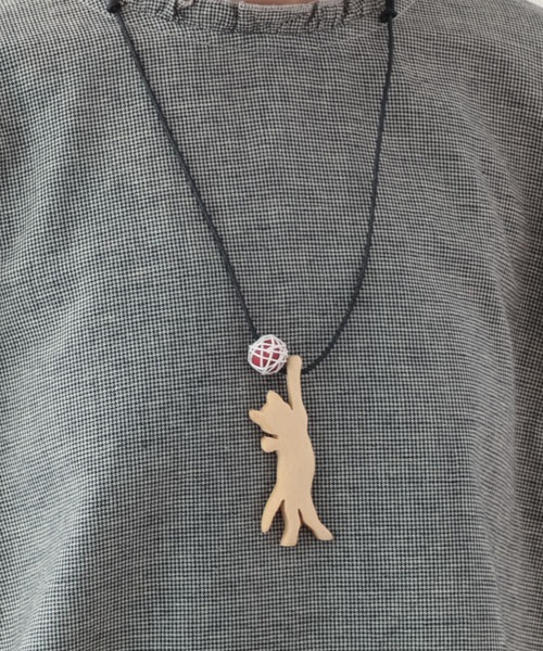 ウッド ネコネックレス A25WPN069