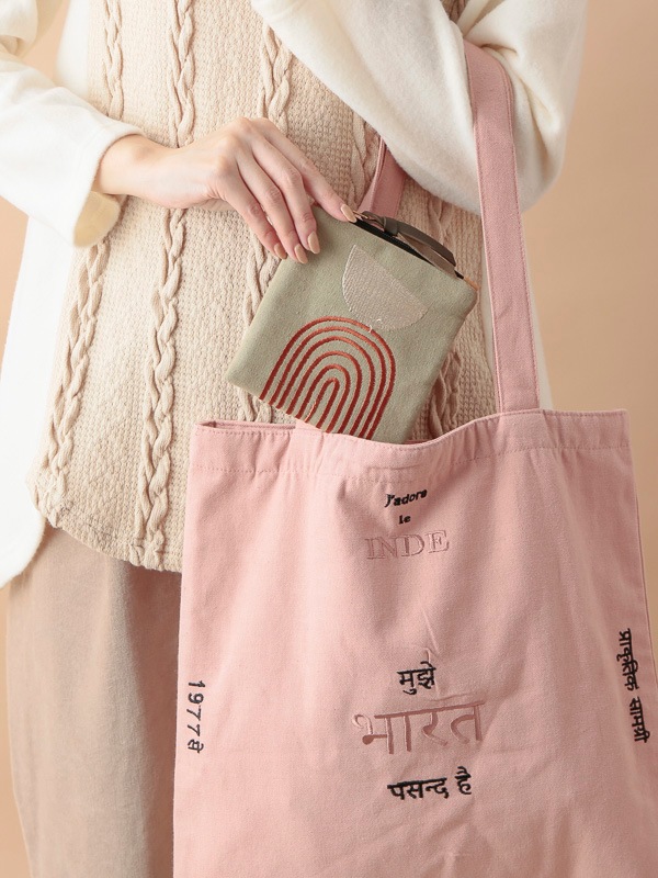 抽象画刺繍ポーチ 13×13cm （2カラー）M26-2173