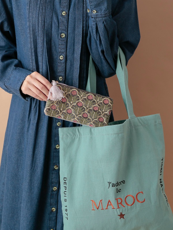 フラワー刺繍横長ベロアポーチ 20×9cm （2カラー）M42-2231