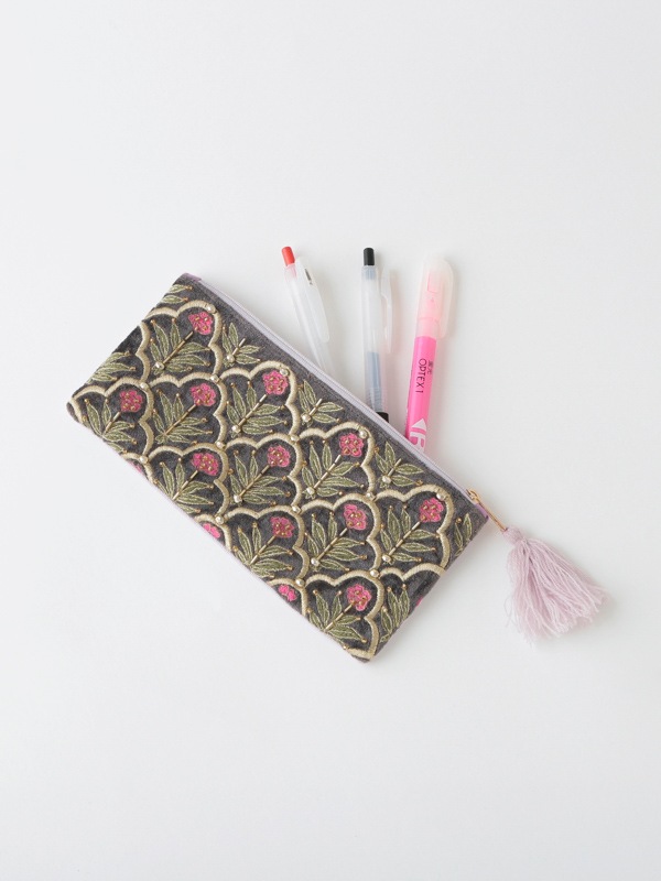 フラワー刺繍横長ベロアポーチ 20×9cm （2カラー）M42-2231