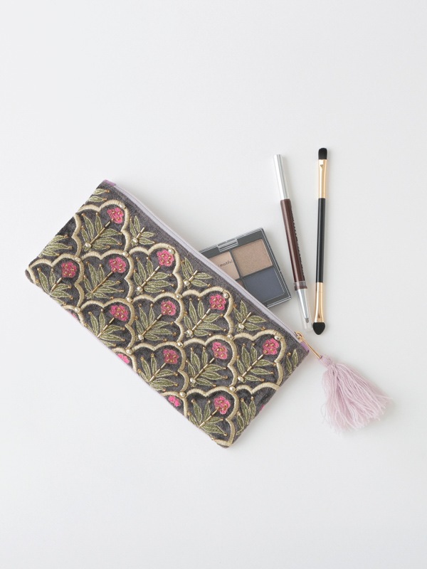 フラワー刺繍横長ベロアポーチ 20×9cm （2カラー）M42-2231