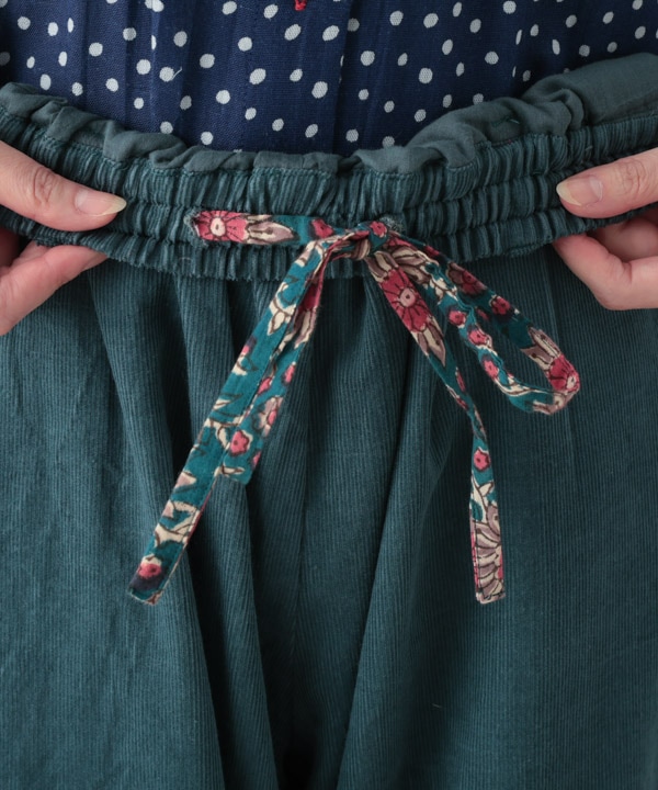 コーデュロイとお花ブロックプリントラフパンツ 25W449