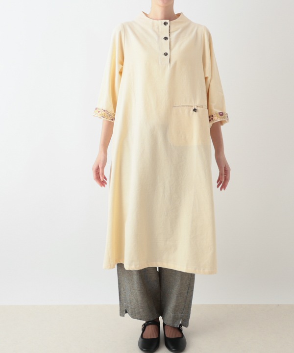 コーデュロイとお花ブロックプリントオフボトルネック・ワンピース 25W450