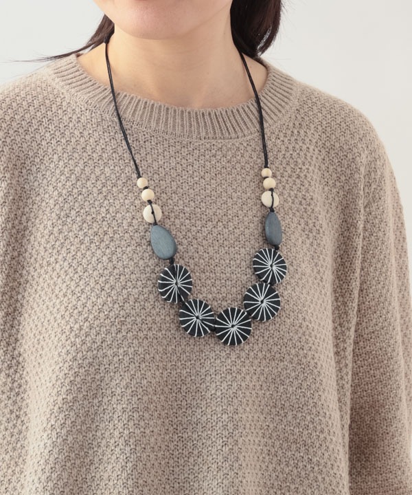 ウッド モノトーン糸巻ネックレス A25WPN076BK