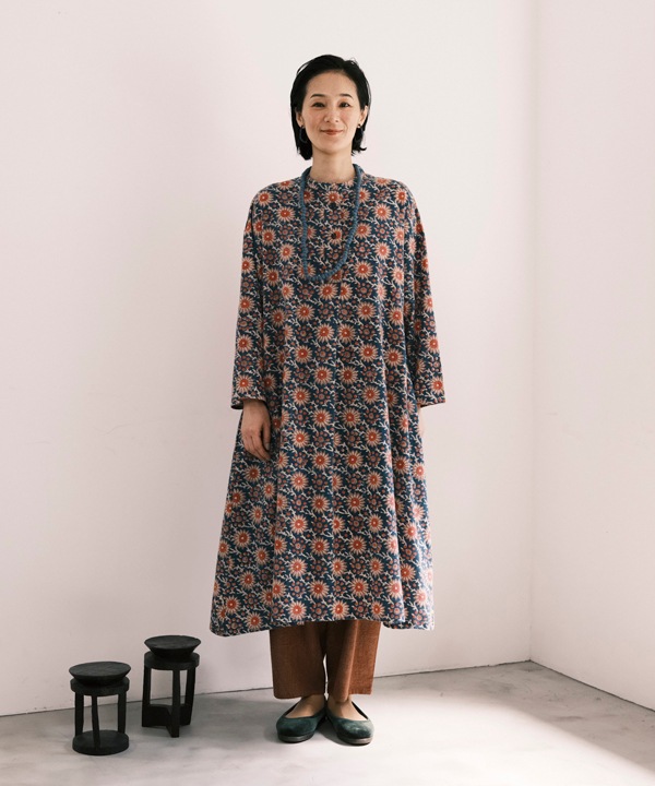 コーデュロイとお花ブロックプリント起毛コットンプリントワンピース 25W451