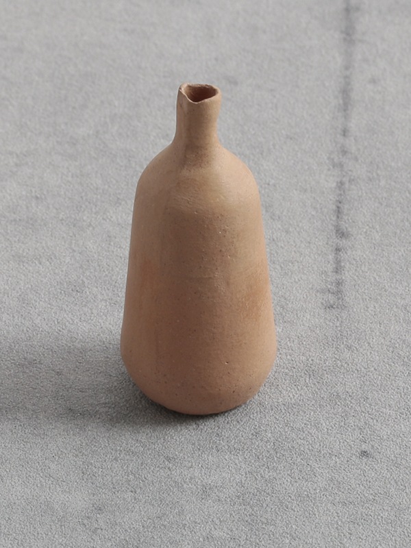 グレーとブラウンの陶芸壺