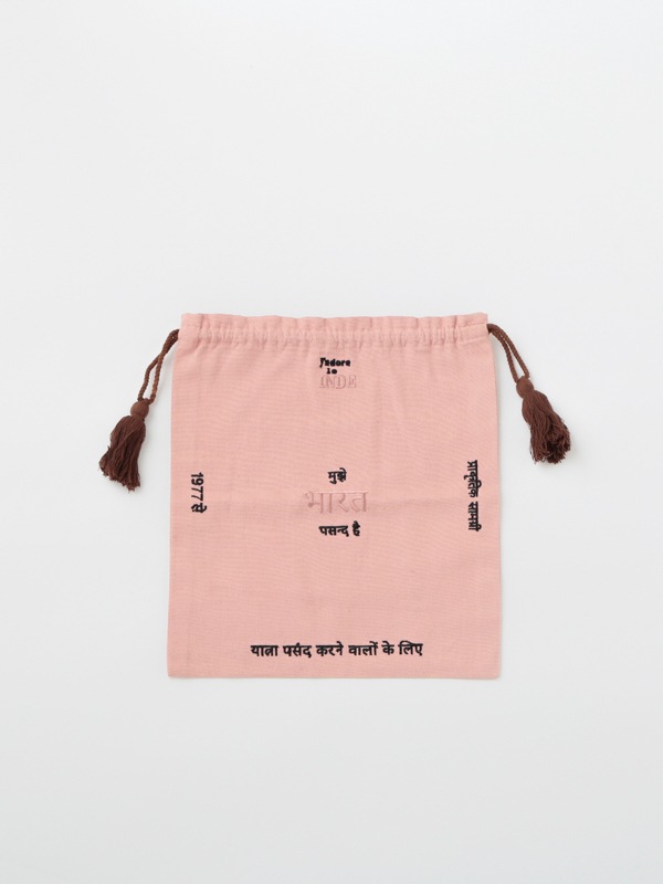 ヴォヤージュシリーズ刺繍巾着ポーチ 30×34cm （3カラー）M26-2175