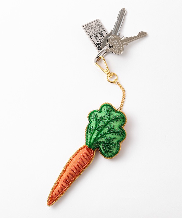 ザリ刺繍 ニンジン バッグチャーム（キーホルダー） M21-2902