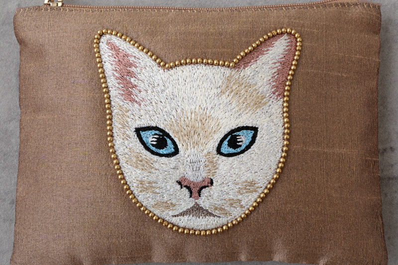 キャット刺繍フラットポーチ 17×13cm （3カラー）M42-1913