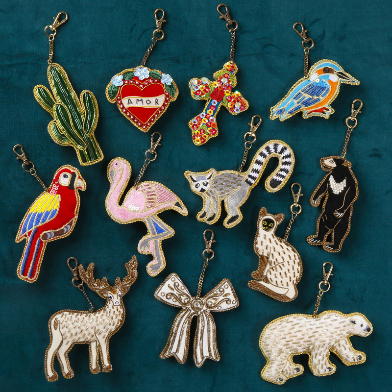 ザリ刺繍ネコ バッグチャーム（キーホルダー） M21-1128