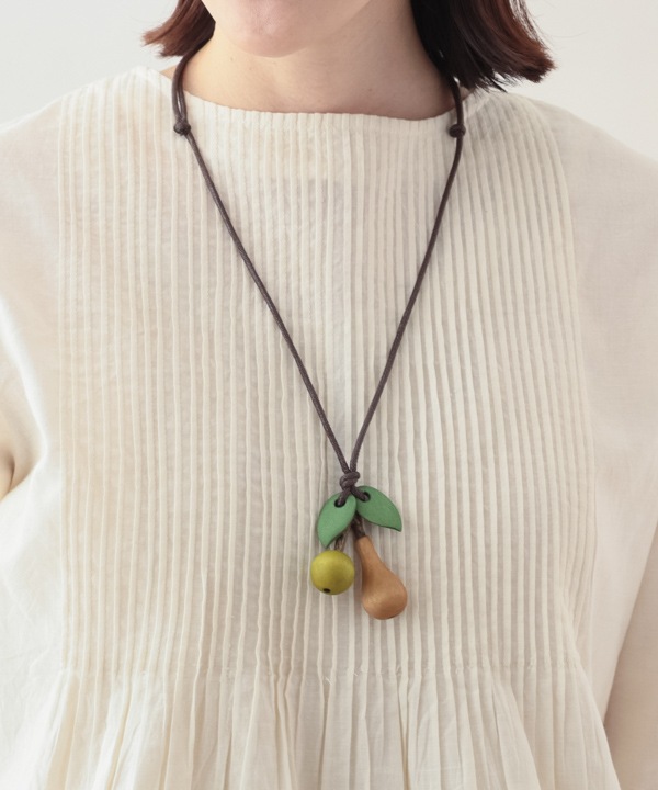 ウッド フルーツトップネックレス A25WPN086