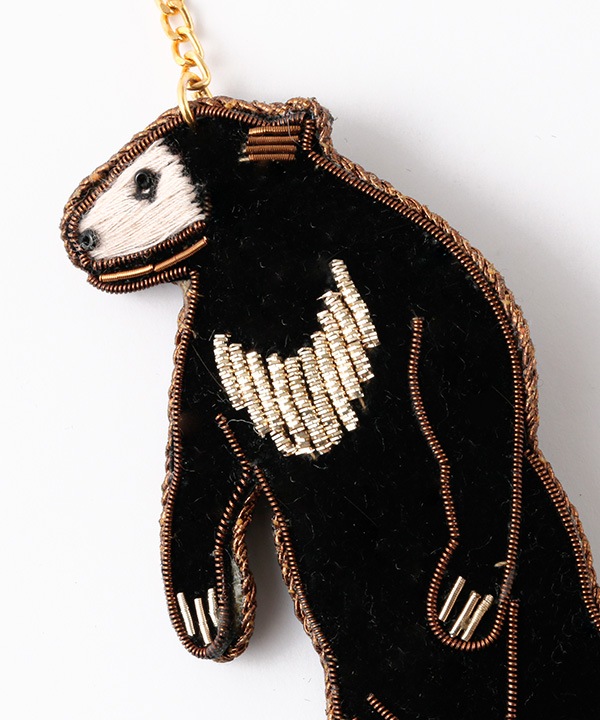 ザリ刺繍ツキノワグマ バッグチャーム（キーホルダー） M21-1130