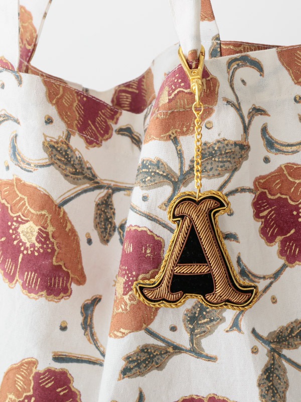 ザリ刺繍アルファベットA-Z バッグチャーム（キーホルダー） M21-1793