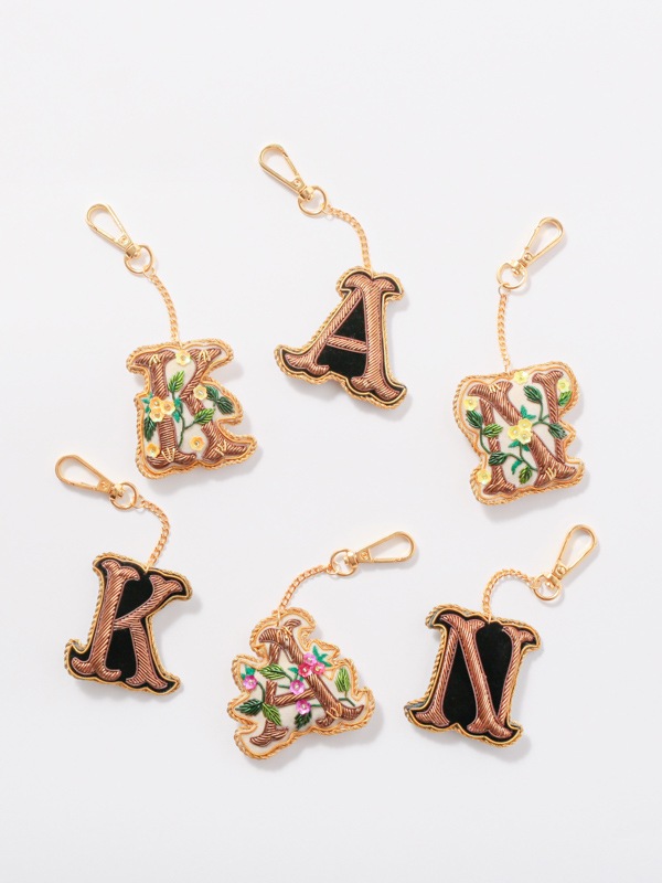ザリ刺繍アルファベットA-Z バッグチャーム（キーホルダー） M21-1793