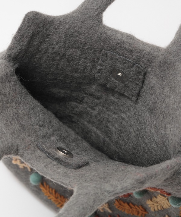 ウール フラワーリース刺繍 卵型フェルトバッグ H25W274