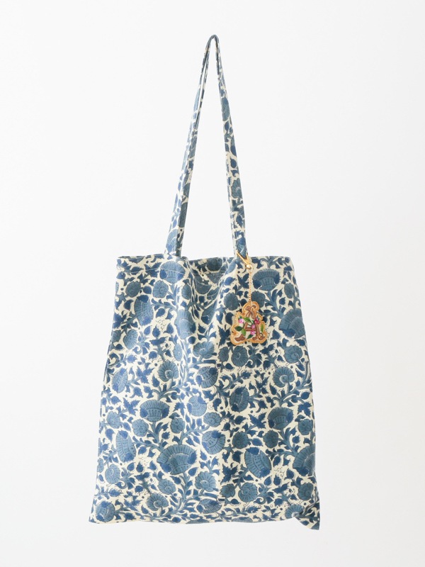 ザリ刺繍アルファベットフラワーA-Z バッグチャーム（キーホルダー） M21-1792