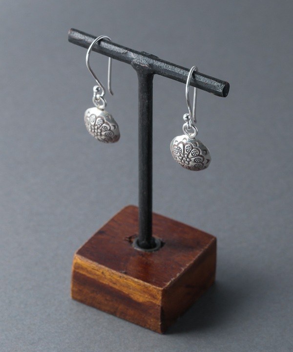 カレンシルバー ラウンドフラワー フック ピアス TGSE-2209 ★