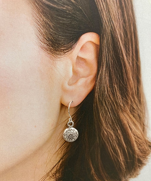 カレンシルバー ラウンドフラワー フック ピアス TGSE-2209 ★