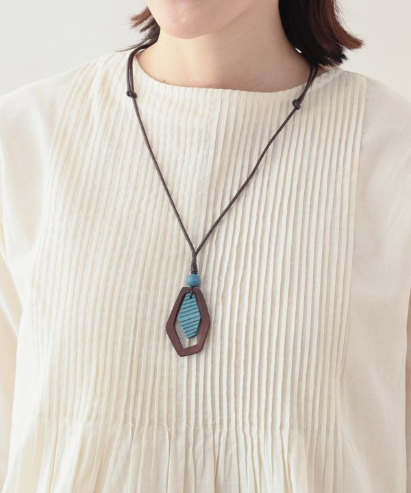 ウッド ヘキサトップネックレス A25WPN092