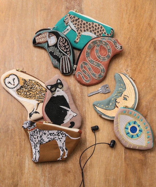 ネコ刺繍ポーチ 9×16cm M26-1737 