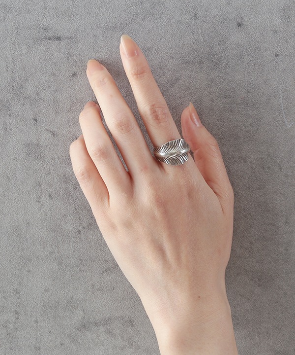 カレンシルバー 横長リーフロール リング（フリーサイズ） 調整可 TGSR-2289 ★