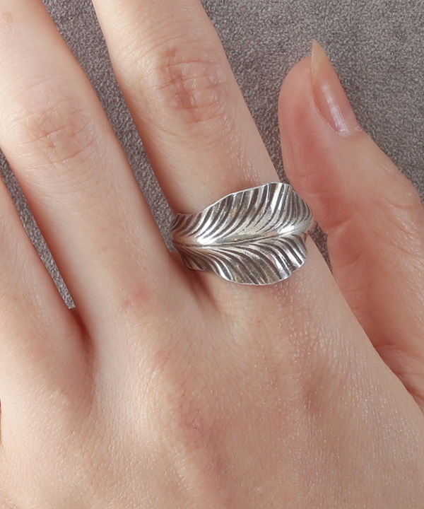 カレンシルバー 横長リーフロール リング（フリーサイズ） 調整可 TGSR-2289 ★